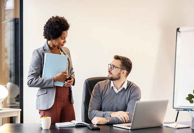 Virtual Assistant vs. Personal Assistant: How to Choose the Right Executive Support for Your Growing Business